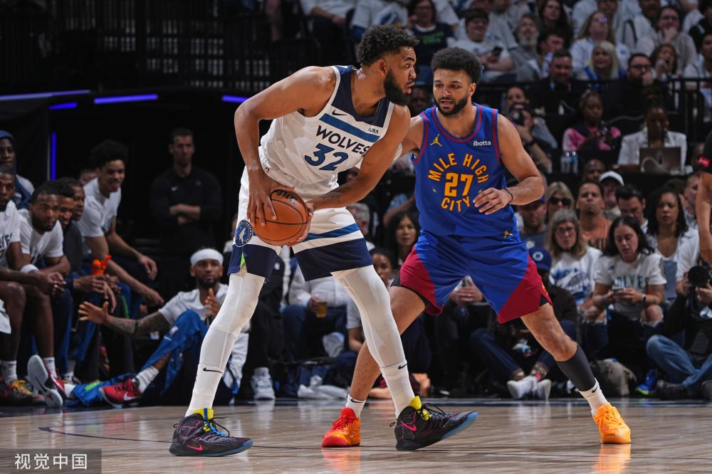 滕哈赫被球 滕哈赫被球