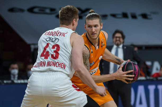 她在比赛中 她在比赛中