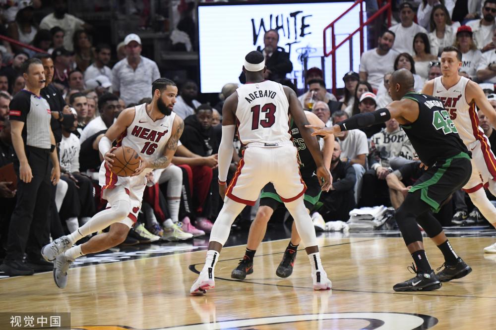 他们不仅看 他们不仅看